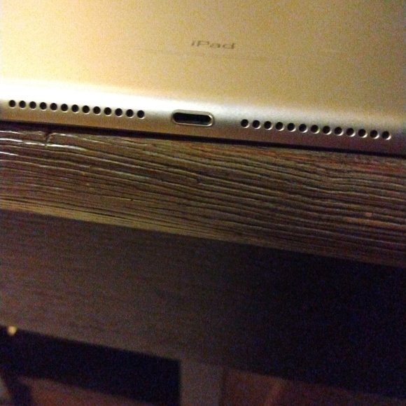 Ipad 5th generation - Picture 3 of 4